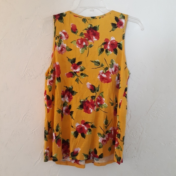 NWT Gold Floral Top - Picture 2 of 5